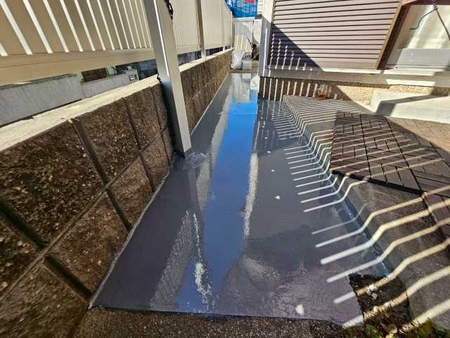 奥まで塗装した床面